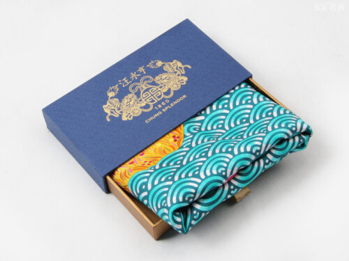 汪永亨蓝色抽屉式丝巾包装盒