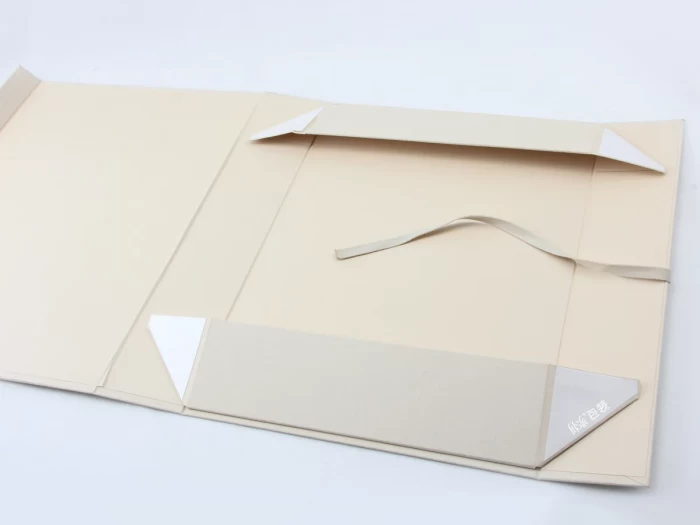 希巴杜服装包装盒折叠图