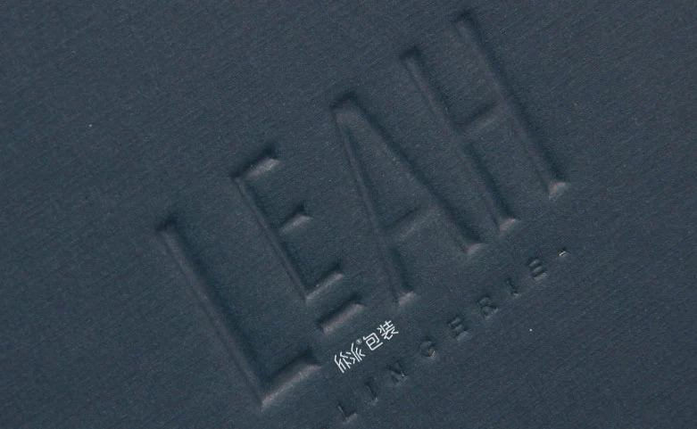 LEAH服装包装盒凹印LOGO