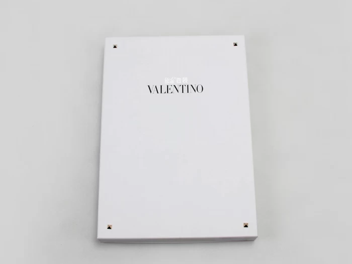 VALENTINO高档衬衫盒铆钉锁边