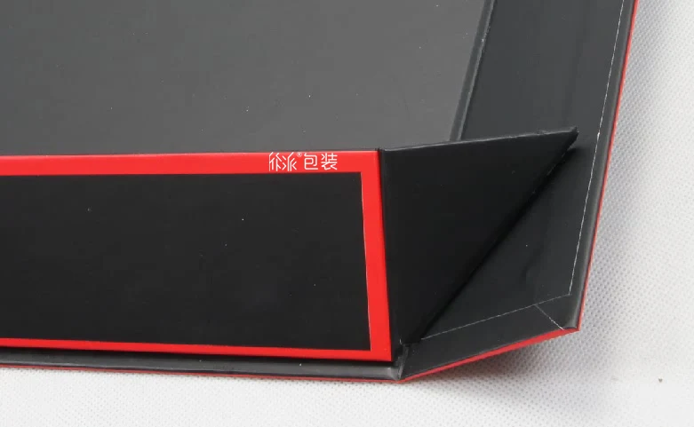 经典黑红衬衫包装盒折叠细节
