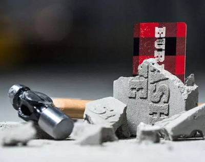 混凝土里的礼品卡