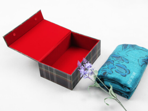 条纹方格围巾盒带产品展示
