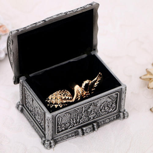 金属珠宝盒