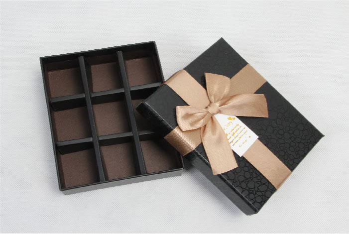 黑色经典巧克力礼盒