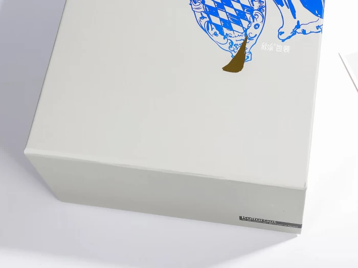 蓝狮礼品包装盒裱纸工艺