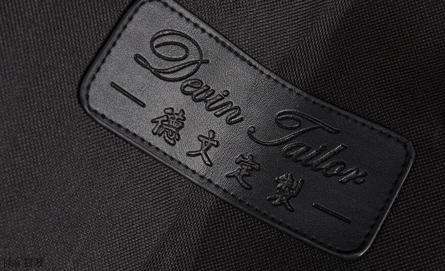 职业装西服收纳袋Logo细节