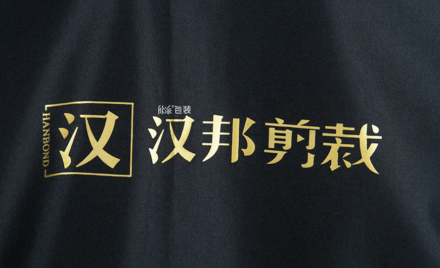 600D涤纶西服手袋Logo细节